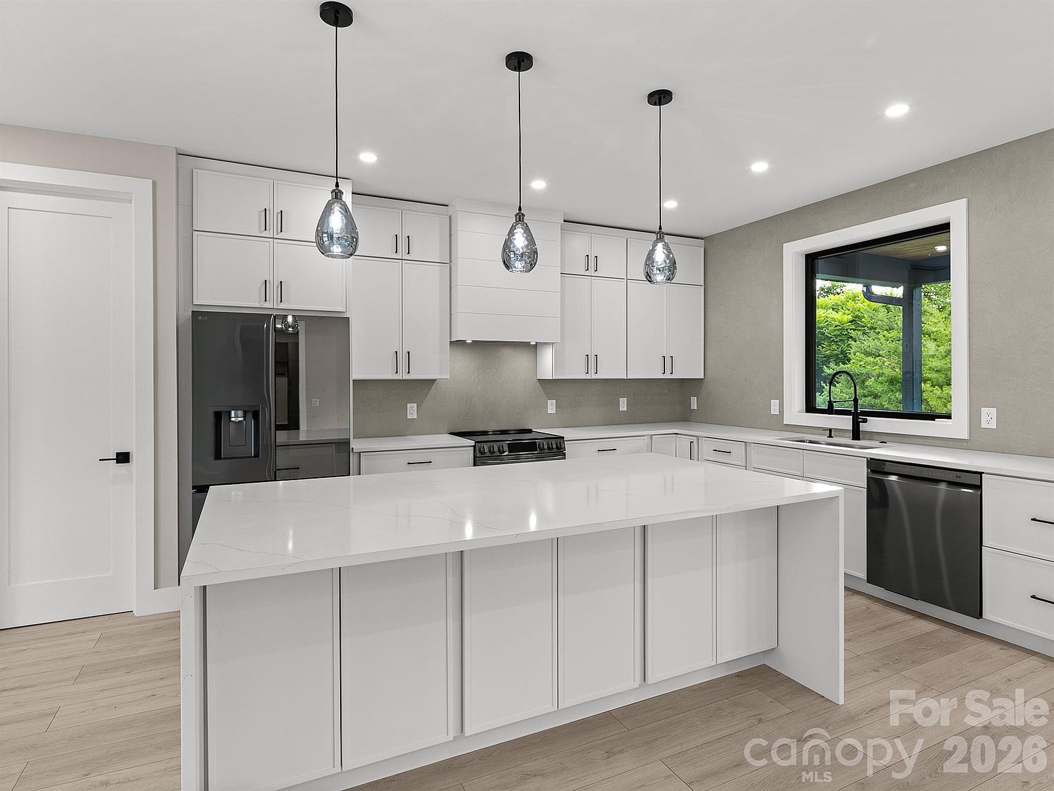 Gourmet kitchen